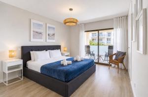 Spacious 2-Suite Flat with Balconies in Portimão
