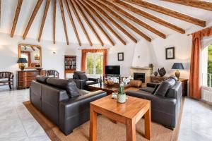 Villa Hermosa by Aguilarent