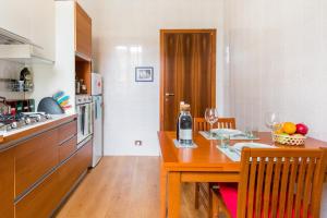 Chez Fratellini, with parking & the Circus History
