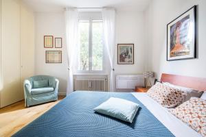 Chez Fratellini, with parking & the Circus History