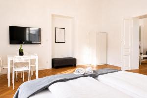 Classy 2BR Apt. w Exclusive Location near AKH
