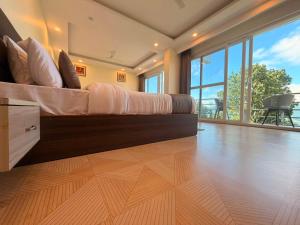 The Hill Heaven A Luxury Property With Balcony & Mountain View Rooms