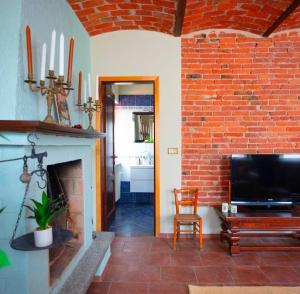 Casa di campagna nel Roero con giardino