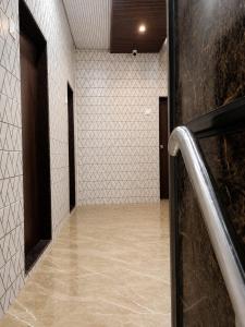 Hotel Royal Residency - Near Khar Station