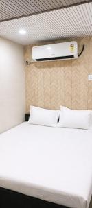Hotel Royal Residency - Near Khar Station