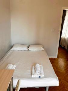 City Lights 3 Rooms Apartments