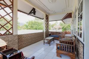 RedDoorz Plus at Hotel Griya Sakinah Cisarua Puncak