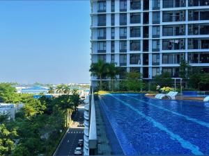2-bedroom apartment with excellent service at The Glory!