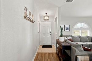 Sunshine & Palms-Dog Friendly-Side Parking