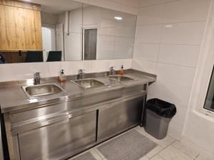 Adria Apt