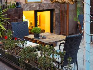 Grand Ambiance Hotel