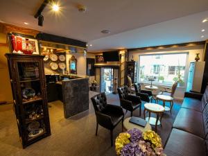 Grand Ambiance Hotel