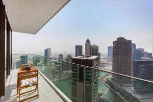 Peninsula Four 1BR with Canal Views