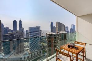 Peninsula Four 1BR with Canal Views