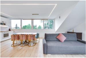 Beautiful new rooftop Loft -15 min to Octoberfest