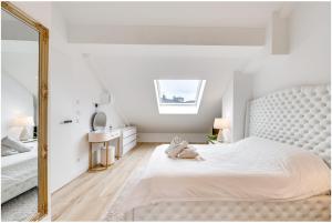 Beautiful new rooftop Loft -15 min to Octoberfest
