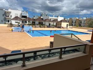 Lagos Apt with pool and huge balcony Very close to Beach and Marina