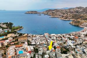 Luxury Charavgi Suites with Jacuzzi, 40m from Agia Pelagia Beach