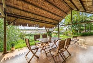 Peaceful Stay by the River, 10 min to Old Town