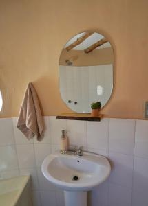 Bright and Spacious Private Studio with Everything