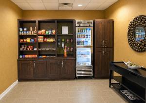 Holiday Inn Express & Suites - Huntsville Airport by IHG