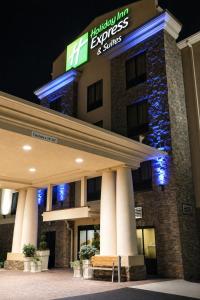 Holiday Inn Express & Suites - Huntsville Airport by IHG