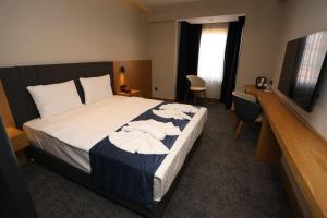 Derik Housetroya Hotel