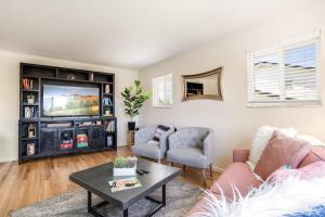Spacious Denver Retreat w Hot Tub & Game Room