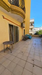 Coliseum apartment