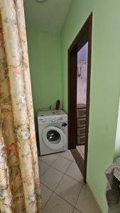Coliseum apartment