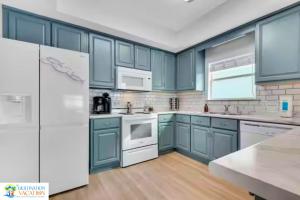 Gulf Shores Beachfront Gem 5BR Pool Walk to Sand