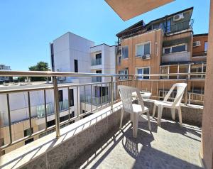 Luxury Designer Apartment Walk to Sea Garden&Beach
