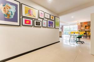 Stylish Roma Norte Condo with City Skyline Views