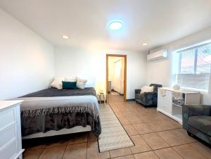 Downtown District - Modern Apt Yard, King Bed, WD