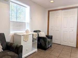Downtown District - Modern Apt Yard, King Bed, WD