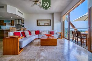 B Nayar 3BR Sanctuary: Private Balcony, Full Kitchen & Steps to La Cruz Marina