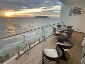 Beachfront Luxury Path to the Sea - CM1003