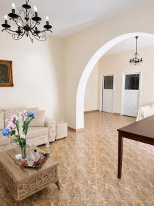 Spacious 3BR Apartment Near Lungomare Sleeps 8 Balcony