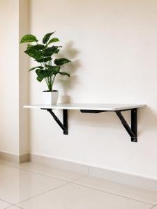 206 - Stylish 2BHK by Everloft - Balcony & Comfort