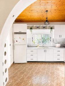 Spacious 3BR Apartment Near Lungomare Sleeps 8 Balcony