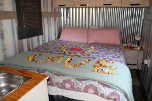 Romantic Hot Tub retreat Ndlovu 33 Tiny Home in Dinokeng Big 5