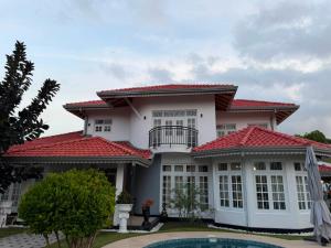 Cs white house negombo