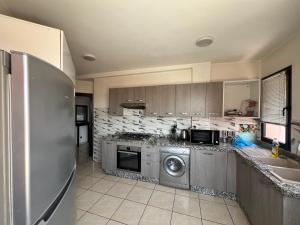 Cozy Gueliz Flat with Pool, AC & Wi-Fi