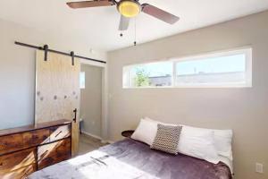 Updated Apart with King Bed & In-Unit WD