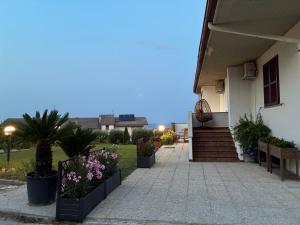 I colori dell alba al mare