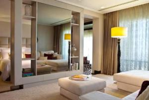Alcazar Hotel