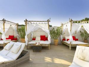 Holiday homes with private garden, summer pool