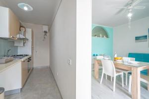 Riva Di Mare Apartment with Balcony Near The Sea - Happy Rentals