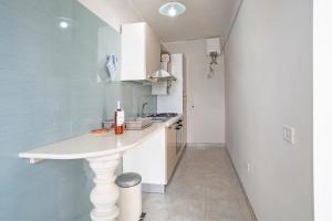 Riva Di Mare Apartment with Balcony Near The Sea - Happy Rentals