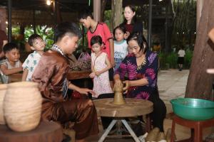 Village Life Riverside Stay, 10 min to Old Town